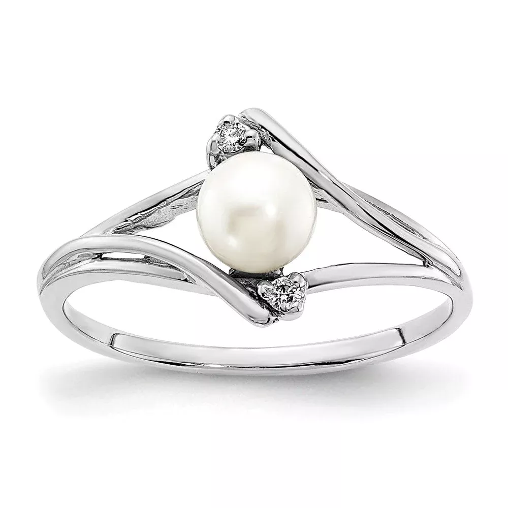 14k White Gold 5mm FW Cultured Pearl A Real Diamond ring