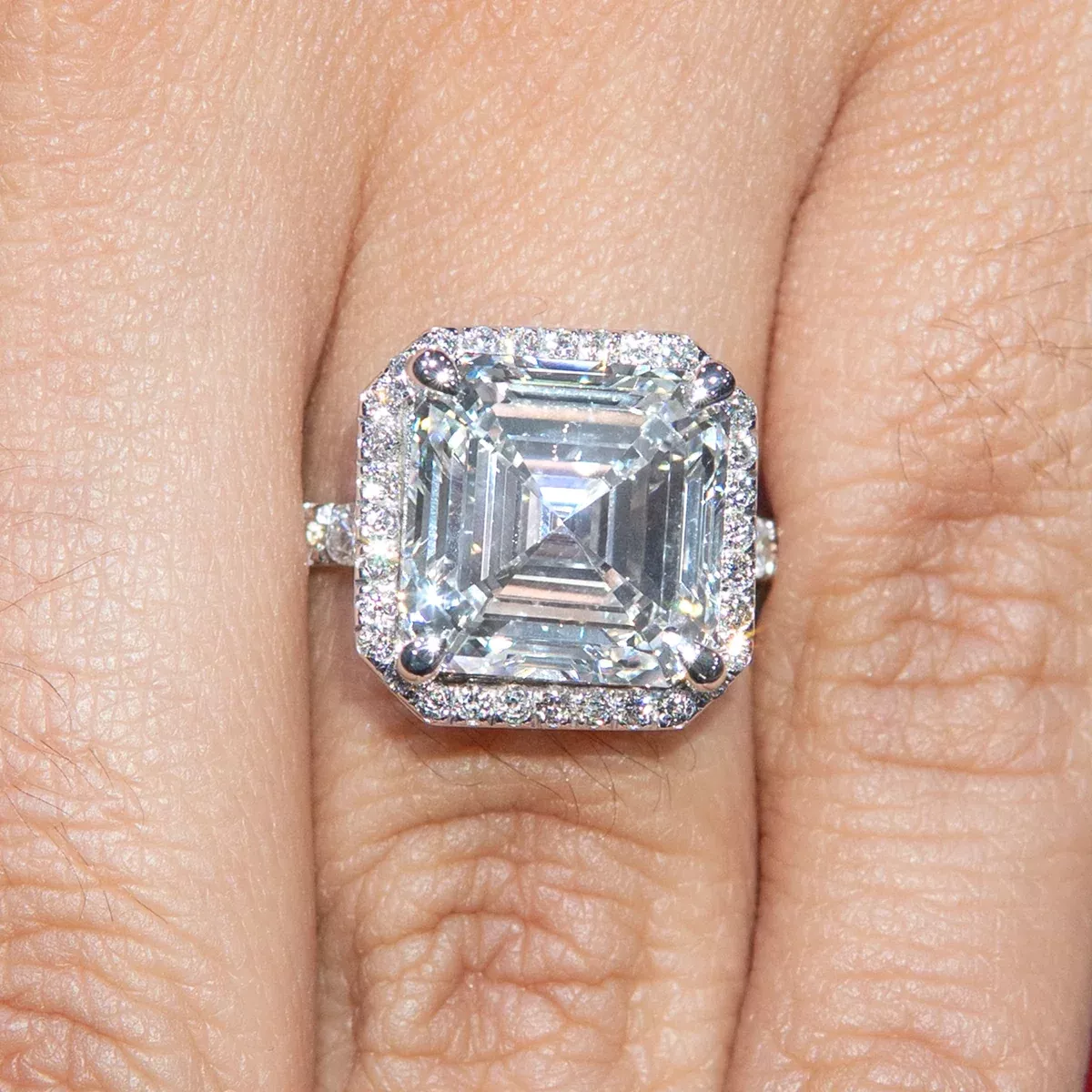 Lab-Grown Diamond Halo Engagement Ring – Asscher Cut | 14K Gold | IGI Certified