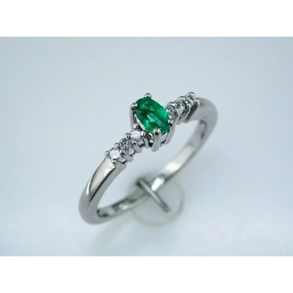 Royal Elegant 14K White Gold Emerald and Diamond Ring - Timeless Beauty